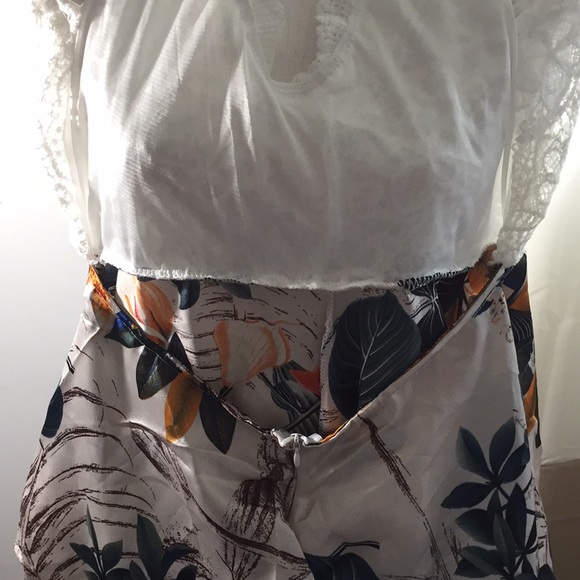 LAST ONE🌸🌸SALEEEE!!!! Floral Lacy Romper - Picture 5 of 6